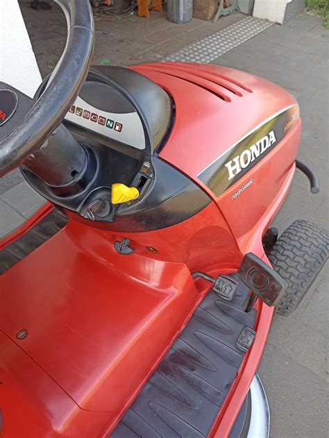 zdjęcie traktorka kosiarki Honda TC122 hydrostatic