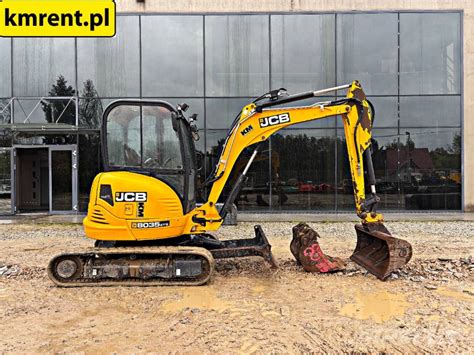 Zdjecie pogladowe minikoparki JCB 8035 w trakcie pracy