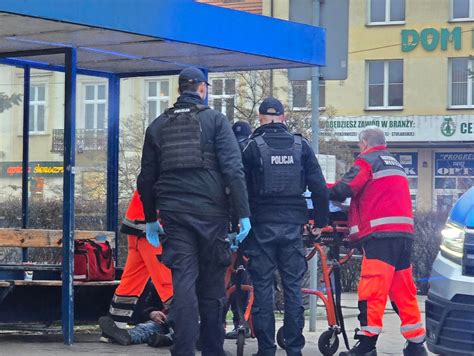 Zgromadzenie służb ratunkowych na placu budowy
