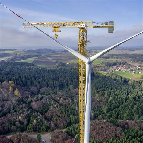 Wizualizacja montażu turbiny wiatrowej z użyciem żurawia Liebherr 1000 EC-B 125 Litronic