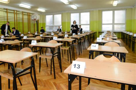 Sala egzaminacyjna z komputerami do testów teoretycznych