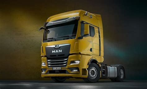 zdjęcie prezentujące różne modele ciężarówek MAN (TGX, TGS, TGM, TGL)