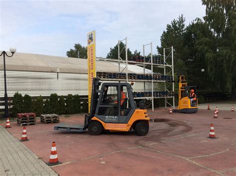 zdjęcie placu manewrowego dla wózków widłowych