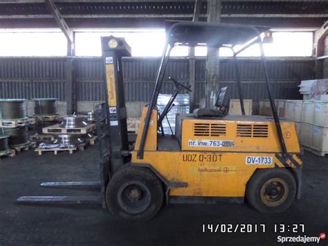 Ilustracja przedstawiająca wózek widłowy Balkancar DV 1733