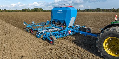 Thematic photo of a Lemken Solitair DT seeder with aggregate working in the field