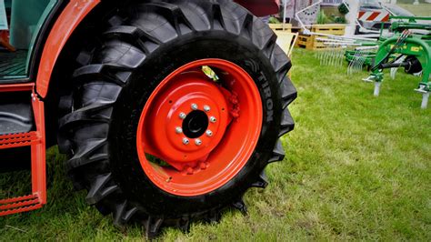 Koła i opony z oferty Pronar Wheels na ciągniku TYM