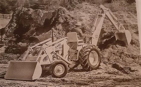 Wczesny model koparko-ładowarki Case 320