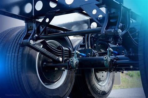 Detailed infographic showing the construction of the N-221/3-8 spreader, highlighting the frame, floor, walls and tandem suspension