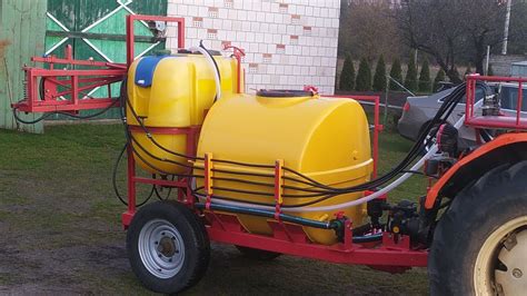 Schemat działania osłonki herbicydowej na opryskiwaczu