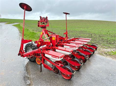 Siewnik Kverneland Unicorn złożony do transportu drogowego