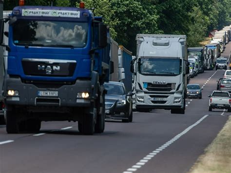 Tematyczne zdjęcie ciężarówki spełniającej normę Euro 6