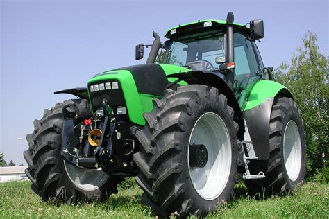 wnętrze kabiny ciągnika Deutz-Fahr Agrotron 215