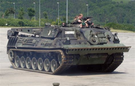 Schemat budowy Bergepanzer 2 z zaznaczeniem głównych modyfikacji