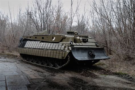 Bergepanzer 2 z ukraińskimi modyfikacjami pancerza reaktywnego