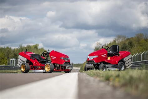 Pierwsza wersja kosiarki Honda Mean Mower w akcji