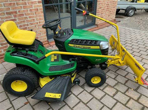 Tabela ze specyfikacjami technicznymi traktorka John Deere X105