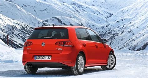 miniładowarka CAT z hydraulicznym napędem na cztery koła, w trakcie skręcania
