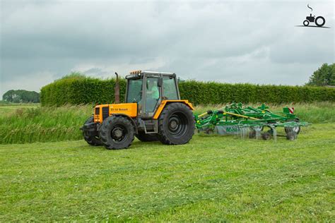 Thematic photo of Renault 85-34 TX tractor working in the field