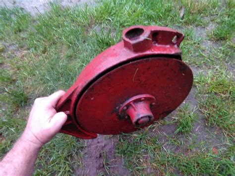 Zbliżenie na redlice talerzowe siewnika Poznaniak D