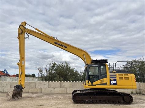 Thematic photo of a Komatsu long-reach tracked excavator working on a construction site