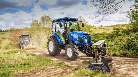 Ciągnik New Holland Boomer w akcji