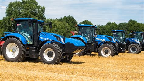 Ciągnik New Holland T6 Methane Power w zielonym środowisku