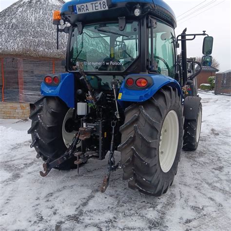 Kompaktowy ciągnik New Holland T4 w winnicy
