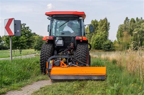 zdjęcie różnych modeli kosiarek bijakowych