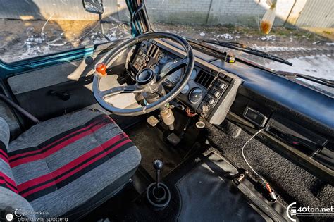 Wnętrze kabiny ciągnika Star 1142 Turbo z oryginalnym wyposażeniem