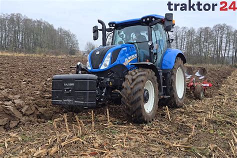 Infografika przedstawiająca harmonogram przeglądów ciągnika New Holland z wymienionymi częściami