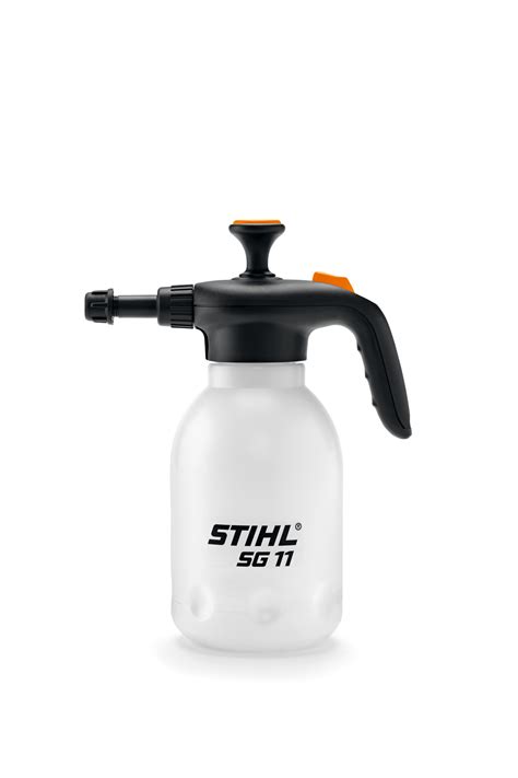 Zdjęcie opryskiwacza ręcznego Stihl SG 11 z bliska, ukazujące jego ergonomiczny uchwyt i dyszę.