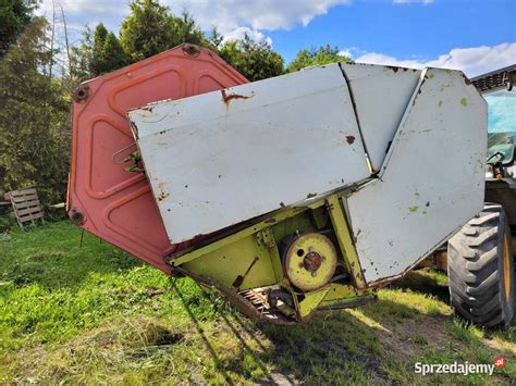 Wnętrze kombajnu do fasoli z widocznymi elementami młocarni i systemu czyszczącego