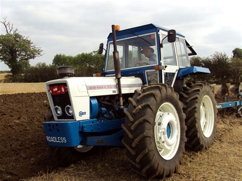Ford Roadless 120 J/K w akcji na polu