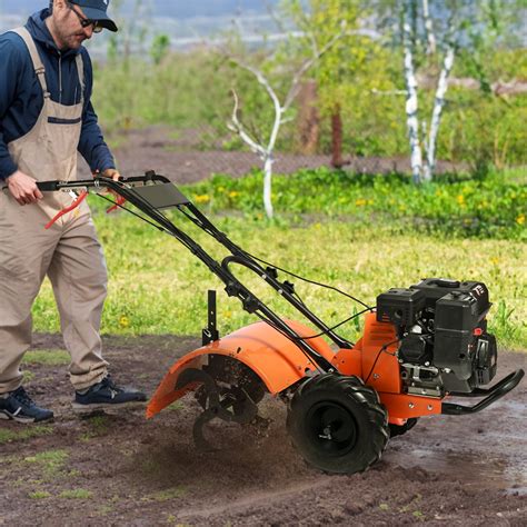 Infographics comparing cultivator and tiller.