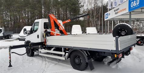 Iveco Eurocargo z zamontowanym żurawiem HDS w akcji