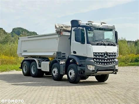 zdjęcie Mercedes-Benz Arocs 4142 wywrotka w terenie budowlanym