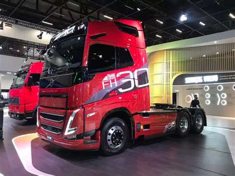 Infografika porównująca serie Volvo FH, FM, FL pod kątem zastosowania w leśnictwie
