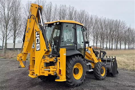 Infografika: Rozkład ogłoszeń JCB 3CX Sitemaster według lokalizacji i roku produkcji