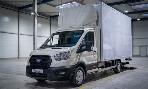 Zdjęcie Forda E-Transita z zabudową kontenerową