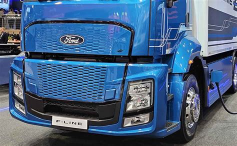 Wizualizacja elektrycznego ciągnika Ford F-Line E