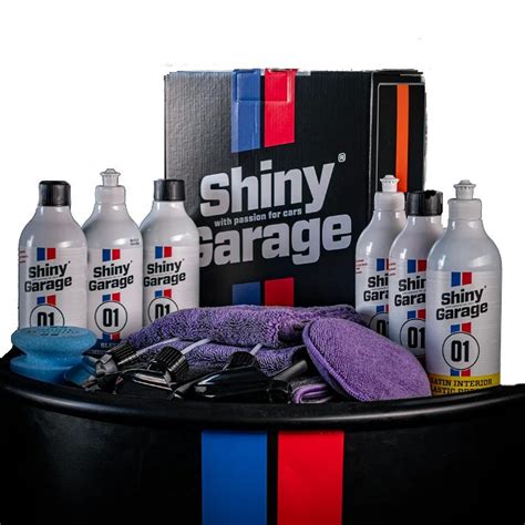 Zestawienie produktów Shiny Garage na półce, prezentujące różnorodność asortymentu