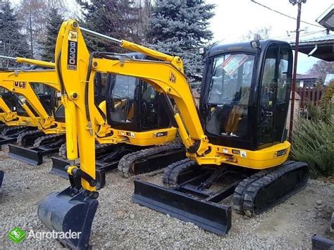 koparka JCB 8030 w trakcie pracy