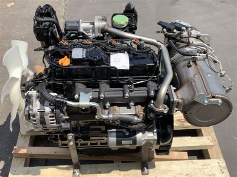Schemat silnika Komatsu 4D88E-5 z zaznaczeniem kluczowych parametrów