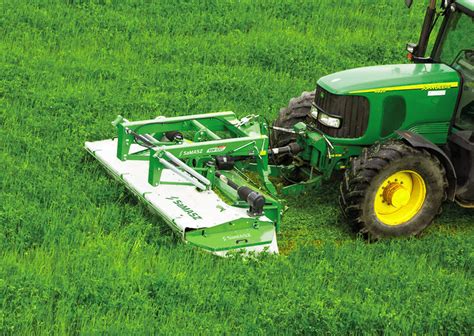 Zbliżenie na dyski tnące kosiarki SaMASZ KDF z widocznymi nożami.