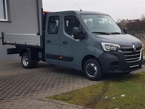 Renault Master wywrotka na placu budowy