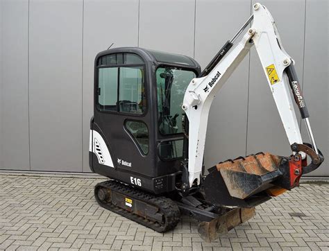 Bobcat E16 - infografika z kluczowymi cechami i wymiarami