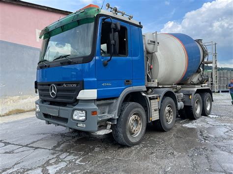 Thematic photo of a Mercedes Actros concrete mixer at a construction site