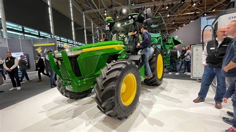 Prototyp ciągnika elektrycznego John Deere E-Power na targach Agritechnica 2025.