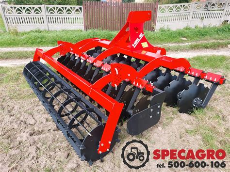 Schemat pokazujący działanie brony na kretowiska