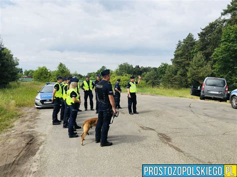 policyjna inspekcja miejsca kradzieży sprzętu rolniczego